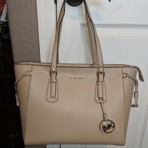 STEAL THIS RE-POSH POST!  NEW & NEVER USED!